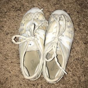 Infinity cheer shoes